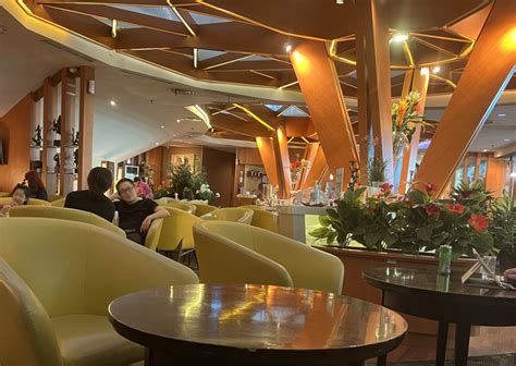 premier lounge bali cost